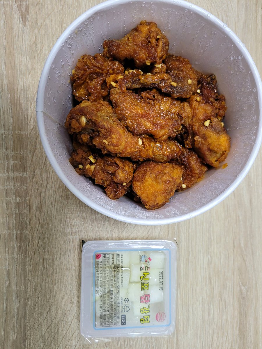 2022.06.05 40분줄서서 득템했다