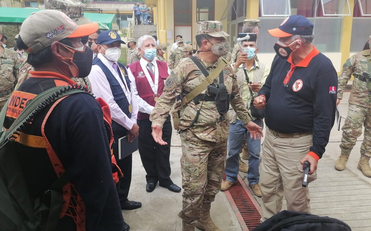 indeciperu's tweet photo. 📢#INDECI #Cusco, participó de acción cívica multisectorial en el distrito de #Echarati, provincia de #LaConvención, en coordinación con @CCFFAA_PERU, realizando la difusión de recomendaciones y la importancia de fortalecer la Gestión del Riesgo de Desastres en la provincia.🇵🇪💪 https://t.co/mGvmRdRgPX