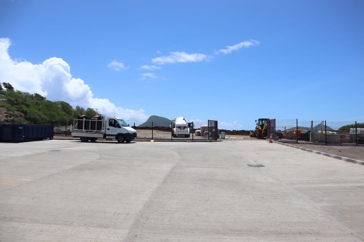 DitGustave's tweet photo. Dernière visite de chantier avant inauguration de la #déchèterie de #TerreDeBas, aux #Saintes. Pari tenu par @CRGuadeloupe et @achalus971 : 3e #déchèterie à voir le jour. Plus que 5 à construire et 1 à rénover. @ademe et @EuropGuadeloupe https://t.co/9B5RJsNA4H