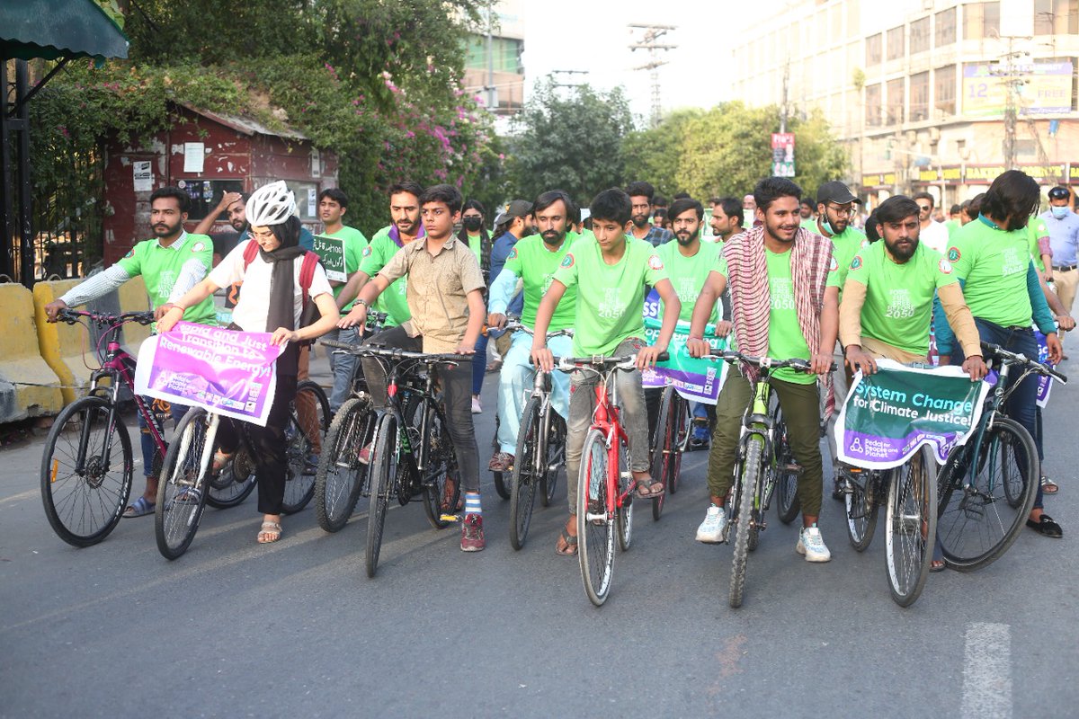 APMDD_Pakistan's tweet photo. @AsianPeoplesMvt Pakistan in collaboration with PKRC organized a cycle rally demanding end to the use of fossil fuels &amp; action against climate change.

#PedalForPeopleAndPlanet #ClimateJusticeNow
#SystemChangeNotClimateChange #ReparationForClimateDebt #FossilFuelFreeBefore2050. https://t.co/Yz81K3tIKK