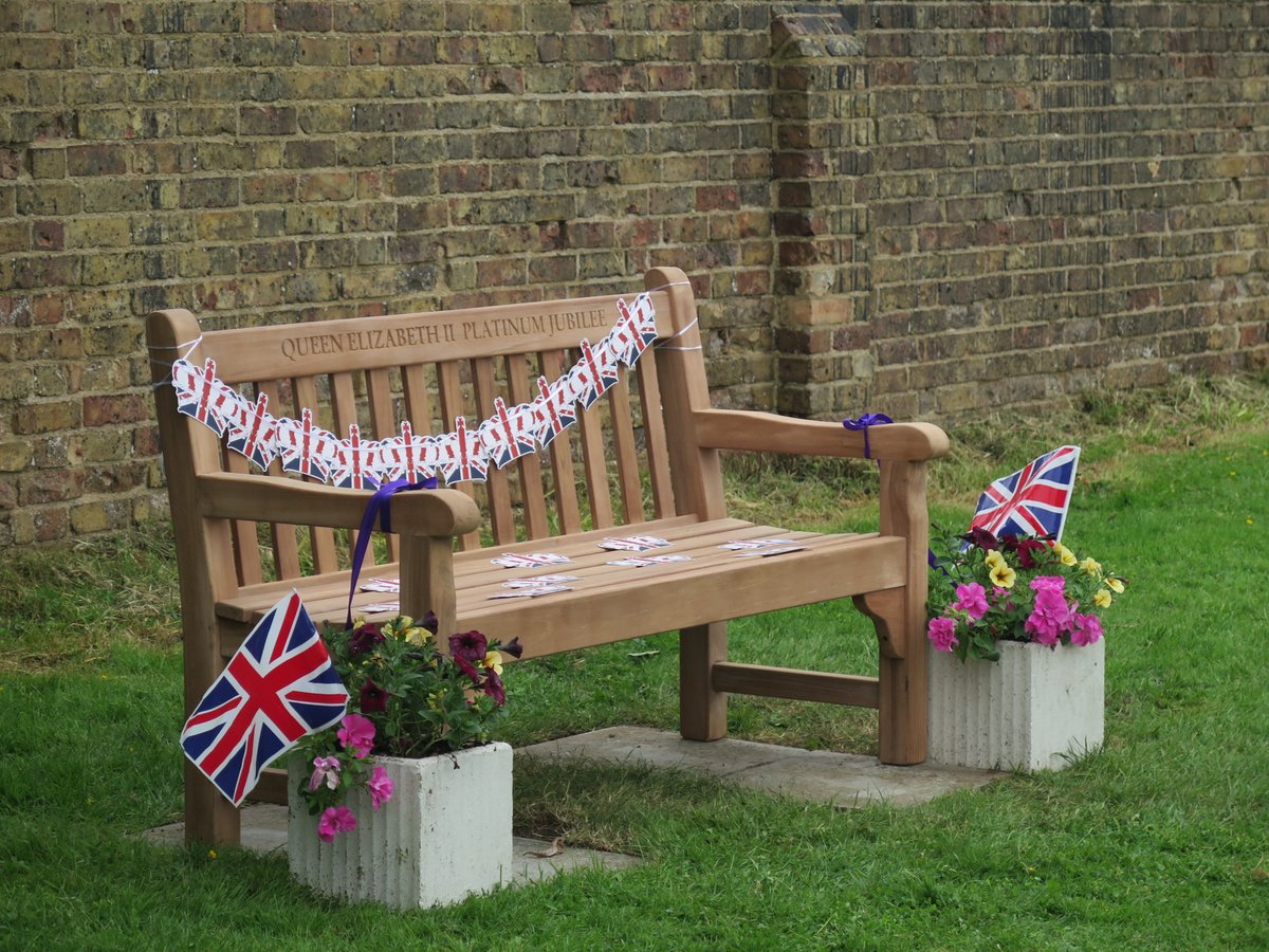 susanjcarey's tweet photo. In #Etchinghill for the #PlatinumJubliee Big Lunch, a petanque match & the unveiling of a commemorative bench which was funded through my @Kent_cc Member Grant.
A villager (who wants to remain anonymous) has lovingly restored the nearby Diamond Jubilee bench installed in 2012. https://t.co/6z3lRoZMr5
