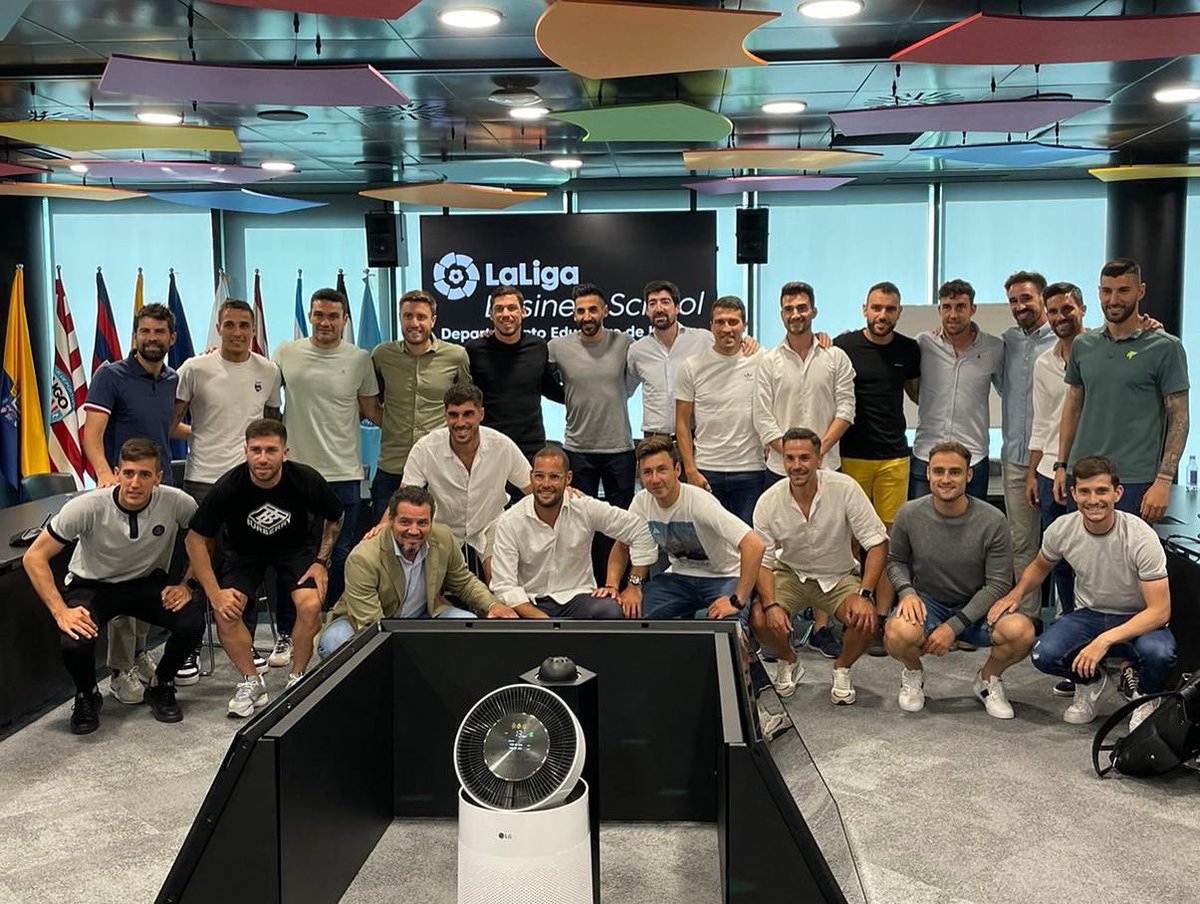 danielasure's tweet photo. Gracias a @laliga @laligabusinessschool por ayudarme a seguir formándome. Iniciativa y experiencia de lujo 👏🏻📚 https://t.co/kxrpMjBu2a