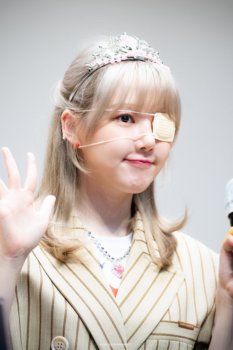 SSSJ1ST's tweet photo. 220528 목동팬싸인회 @YERIN_OFFICIAL_ #정예린 #예린 https://t.co/oDFJtBCXFz
