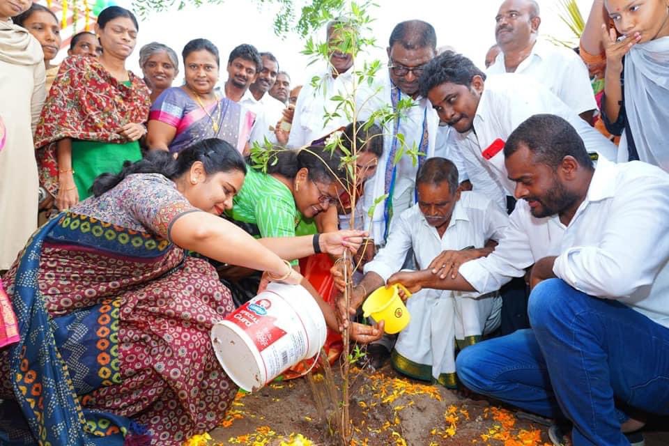 VidadalaRajini's tweet photo. On the occasion of #WorldEnvironmentDay, planted saplings at various locations in my constituency. https://t.co/FLK6QxFdLr