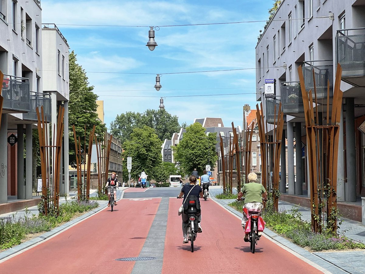 Qagggy's tweet photo. There are so many healthy and active seniors in the Netherlands, it’s like being in a real life ad for arthritis medication. https://t.co/c3qAlNghJX