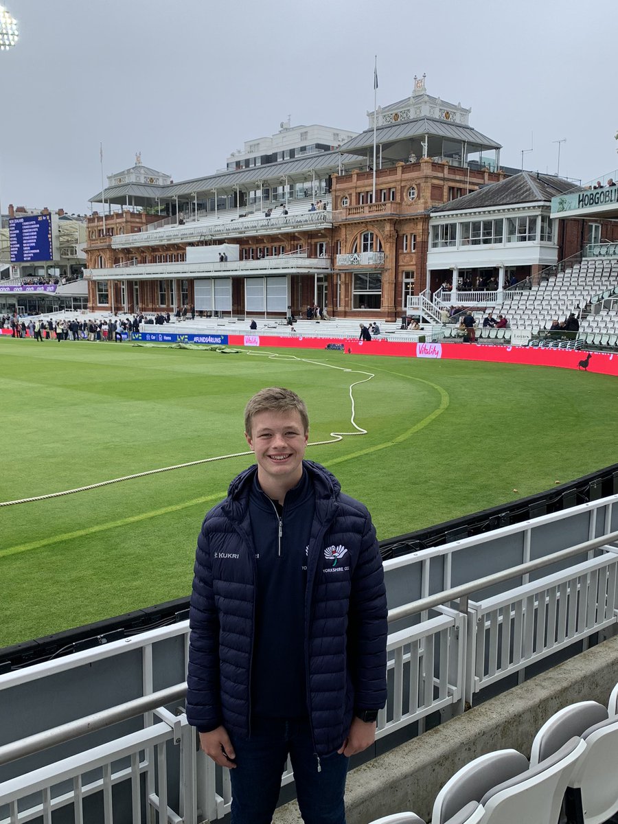whyte_rich's tweet photo. Is there a better way to spend a Sunday morning in London? England win, Joe Root passes 10,000 runs and a full ticket refund. #LoveLords @vicwhyte1 @OliverWhyte11 https://t.co/bWFSO5GYV3