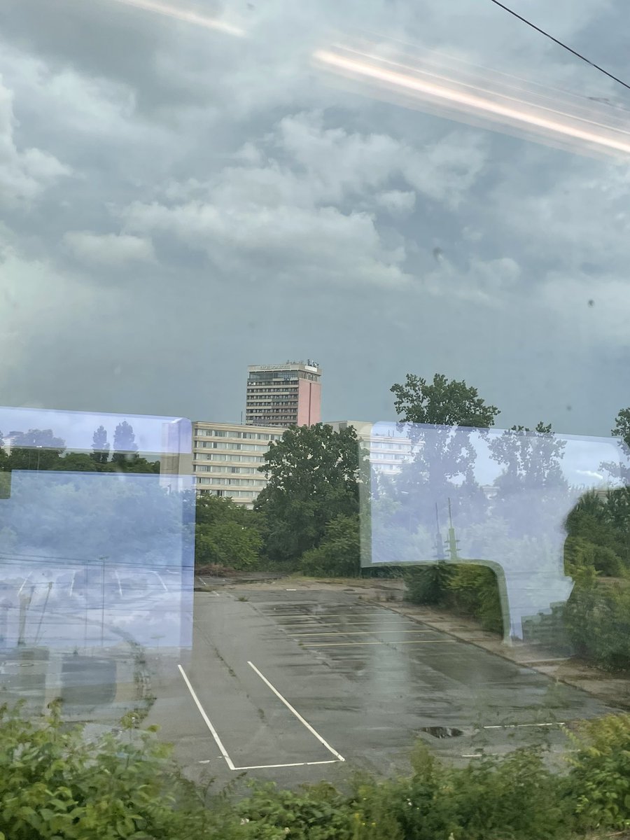 Leute aus Westdeutschland machen sich über Eisenhüttenstadt lustig aber haben Städte wie Pforzheim oder Ludwigshafen am Rhein