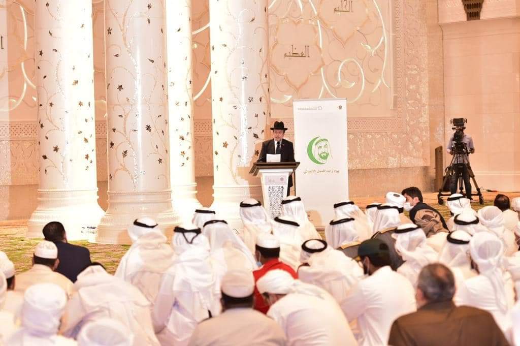 UTiVHs70jVxIjHQ's tweet photo. حاخام  يلقي محاضرة في المسجد بعد خطبة الجمعة حيث تلاحظ علماء الدين ومنهم #محمد_نوح_القضاة في الصف الأول ينصتون بأدب جم…ونعم الوقار خزاة العين https://t.co/gp4TZiuy9B