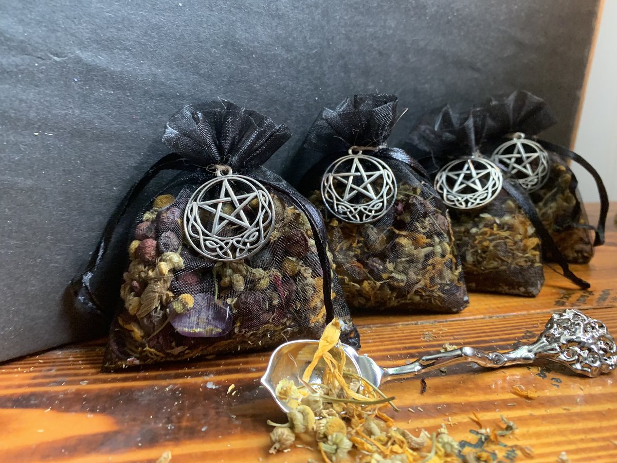 kay_witchery's tweet photo. ✨Protection Sachets✨

Herbs~ 

Eggshells~ protect &amp; heal.
Dill~ protection, money, &amp; ease sleep.
Pau D’arco Bark~ healing &amp; strengthening.
Hibiscus~ harmony &amp; peace.
Calendula~ dreams,healing, &amp; animals. 
Chamomile~ gently heal bad luck. 
Hawthorn Berries~protection &amp; happiness https://t.co/V8LU5DhzTd