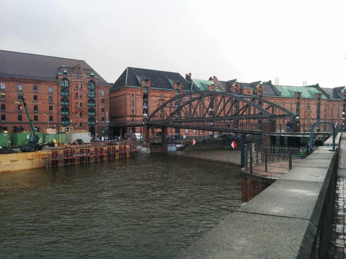 TheLemonRoute's tweet photo. Hamburg, Germany 🇩🇪
"I dream my painting and I paint my dream." - Vincent van Gogh
#photography #travel #SundayFunday #Germany https://t.co/k5u3VMdup0