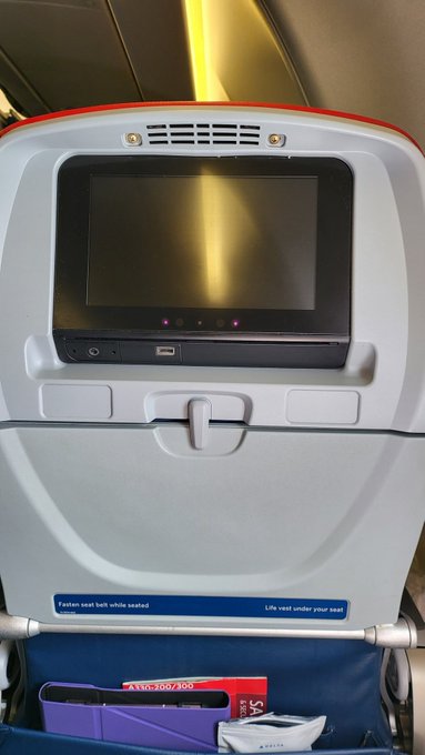 My view for the next 10 hours. 😅 https://t.co/a9X6COhtY4