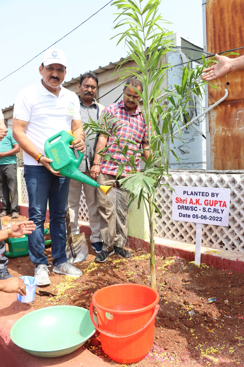 drmsecunderabad's tweet photo. #WorldEnvironmentDay DRM/SC #SCRWWO /SC &amp; team, SC Divisional officers ,  social services organization members participated  @Mass tree plantation at Secunderabad station &amp; ELS ,lallaguda  #5000 saplings were planted   over various places  of @Secuderabad Division https://t.co/oJc4mvMk29