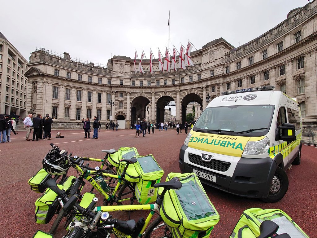SJALondonCRU's tweet photo. We had 18 @stjohnambulance Cycle Responders on duty for the #PlatinumPageant today.
That's the end of 4 days of pomp and ceremony in #London, celebrating a historic #HM70
A huge thank you to all our volunteers! @SJALondonCRU @SJASouthEastCRU @JUHBerlin 🚲👑
#PlatinumJubilee https://t.co/zHFj7Uze7n