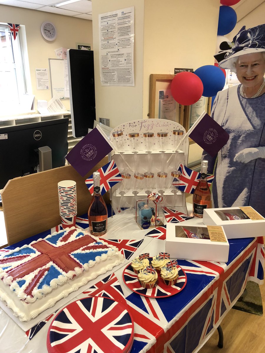 j00ls19's tweet photo. Jubilee high tea for our patients on ward19 🇬🇧🇬🇧🇬🇧 #PlatinumJubileePageant #Jubilee @Ward19STFT @ZoePotter22 @suba_thiru @STSFTrust @ChrisGibbins82 @LmbClaire https://t.co/XFJE0eum7T