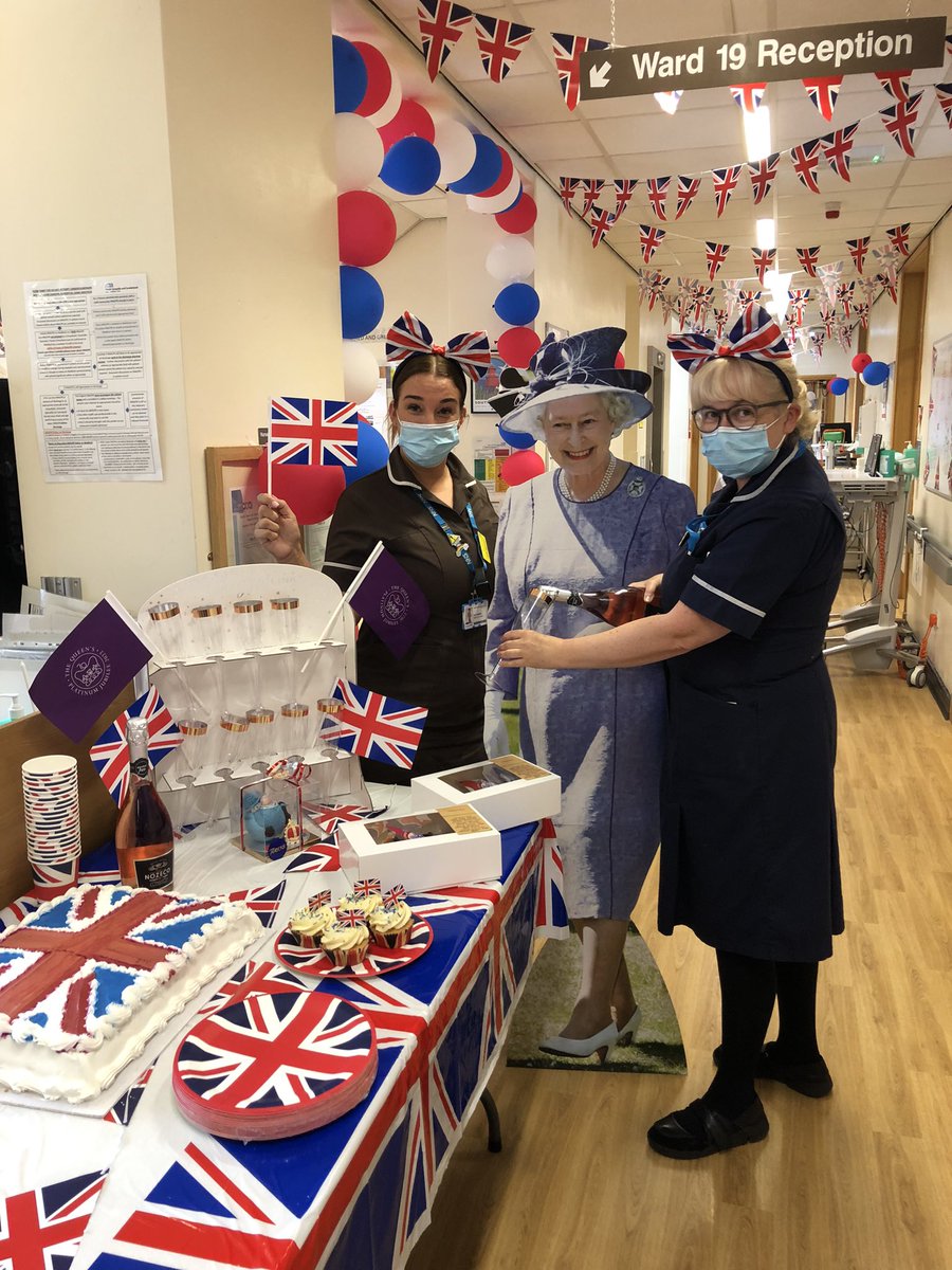 j00ls19's tweet photo. Jubilee high tea for our patients on ward19 🇬🇧🇬🇧🇬🇧 #PlatinumJubileePageant #Jubilee @Ward19STFT @ZoePotter22 @suba_thiru @STSFTrust @ChrisGibbins82 @LmbClaire https://t.co/XFJE0eum7T
