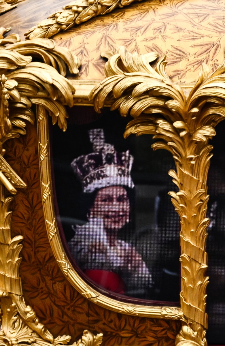 FCDOGovUK's tweet photo. The Queen has been a source of continuity and stability throughout years of tremendous change in International affairs.  

The Platinum Jubilee Pageant today at Buckingham Palace told the story of The Queen's remarkable reign.
 
#PlatinumJubilee #HM70 #PlatinumJubileePageant https://t.co/enlipl0yqL