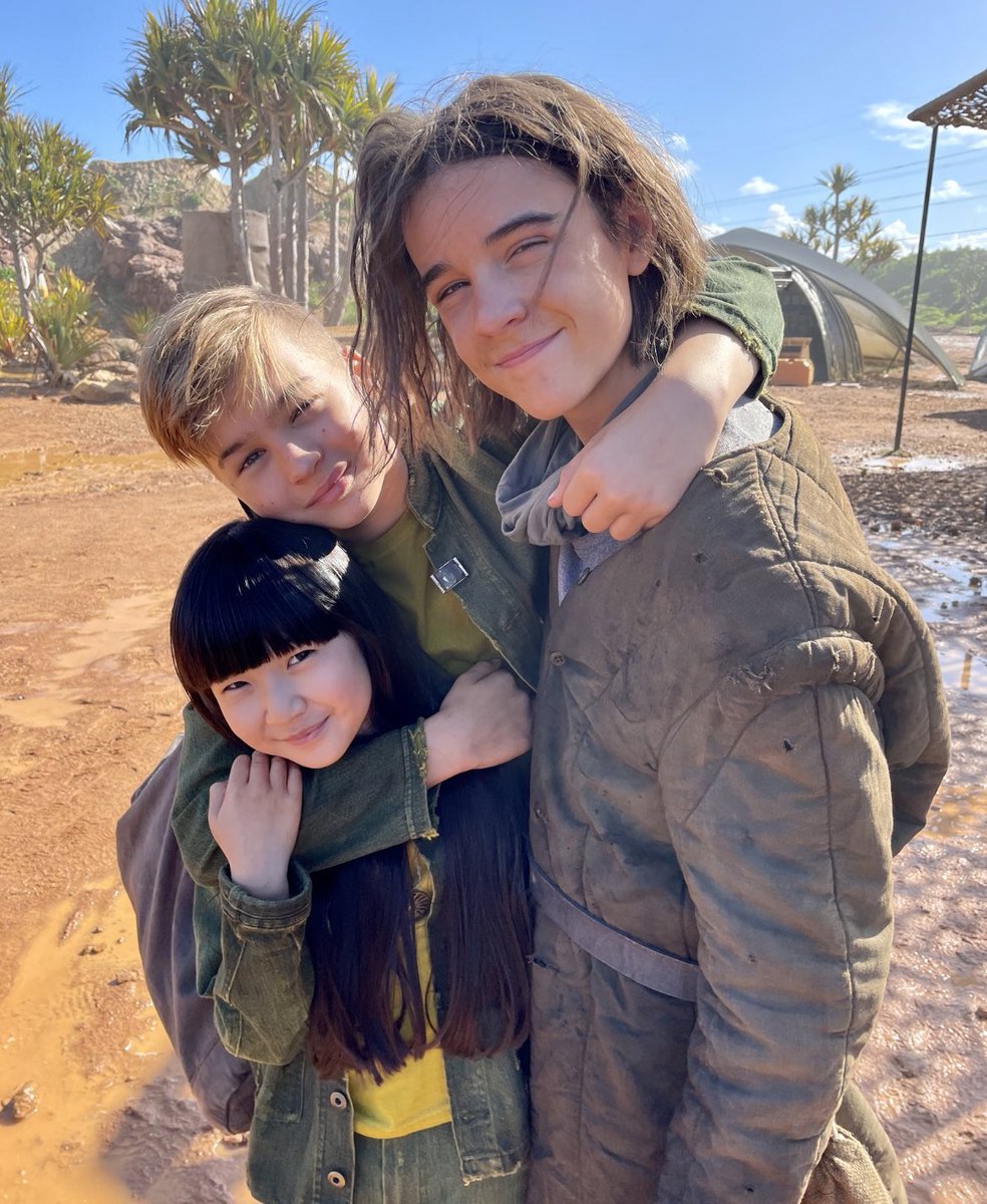 For the love of Sol, think of the children!!!🐺🐺🐺🐺#SaveRaisedByWolves #RenewRaisedByWolves 

<a href="/netflix/">Netflix</a> <a href="/hulu/">Hulu</a> @AmazonStudios @disneyplus <a href="/AppleTV/">Apple TV</a> <a href="/Showtime/">SHOWTIME</a> <a href="/STARZ/">STARZ</a> <a href="/AMC_TV/">AMC TV</a>