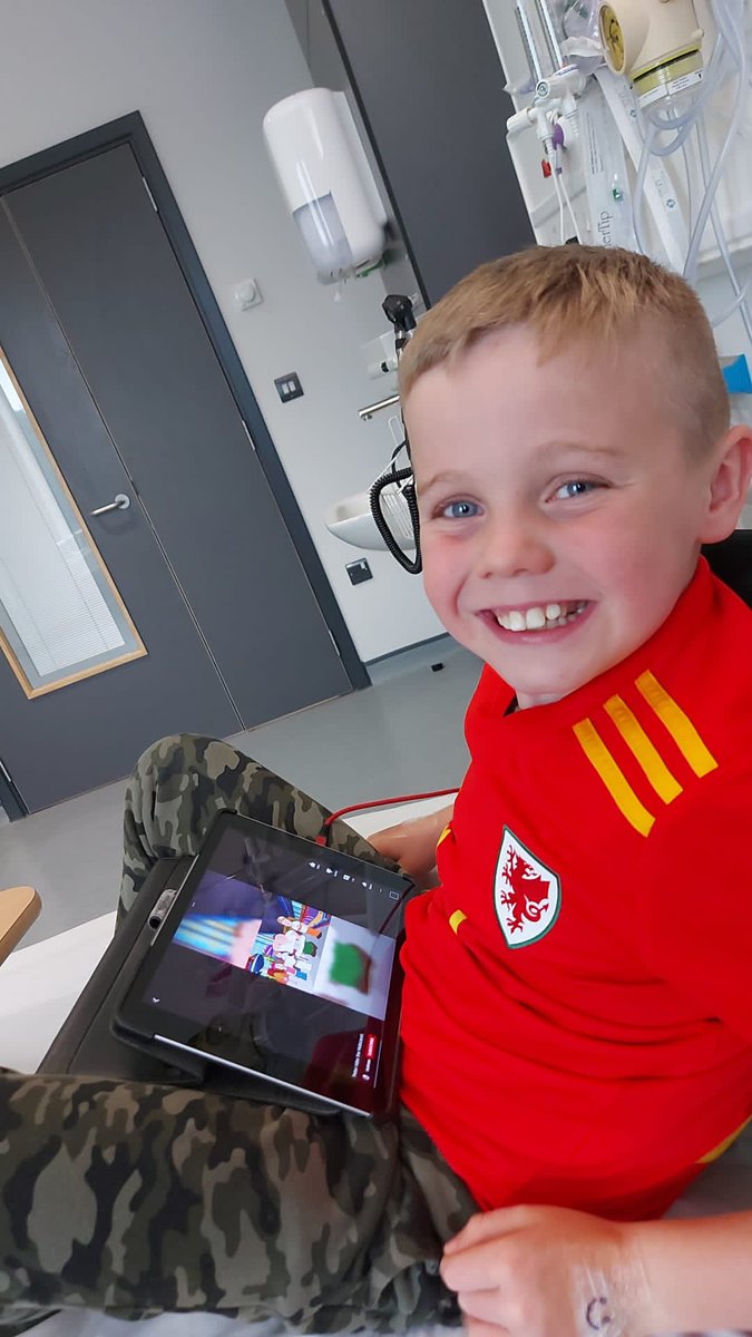 ajeans1981's tweet photo. Good luck @cymru #WALUKR Oliver still smiling even though he’s missing the game @FAWales @BBCSportWales @GarethBale11 @aaronramsey @SkySportsNews https://t.co/eg2HbApnsB
