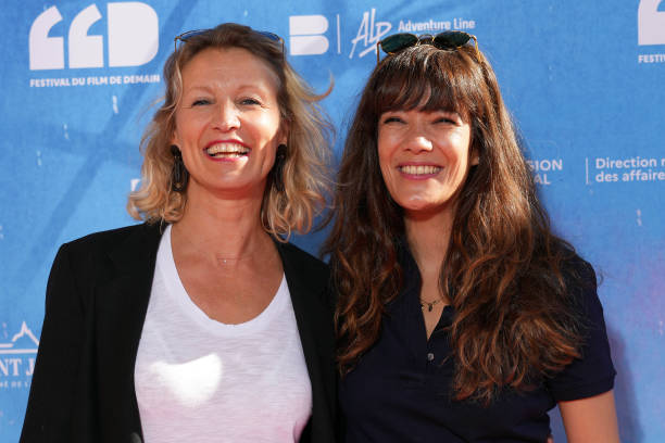 mdouteyweb's tweet photo. 📸Mélanie Doutey et Alexandra Lamy à Vierzon le 3 juin 2022 lors du 'Festival du film de Demain" pour le photocall de "Touchées", film bientôt diffusé sur TF1. https://t.co/knxGITJ03Z
