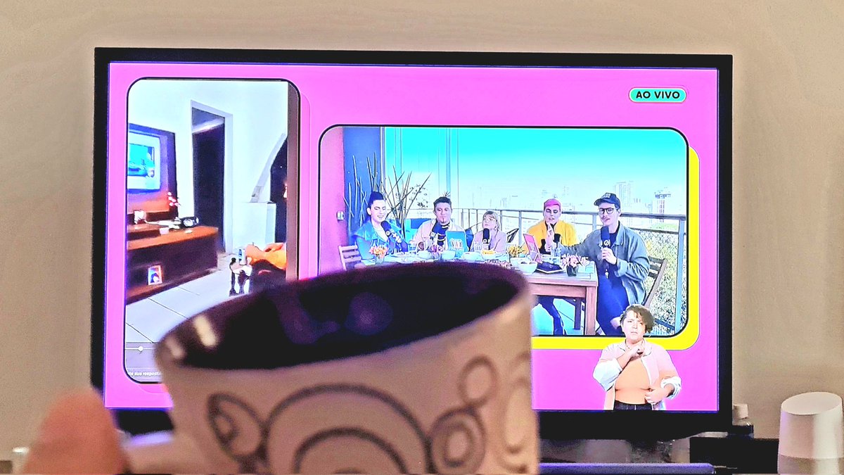 Geovanims's tweet photo. Curtindo o finalzinho do esquenta da #ParadaAoVivo com um café pós almoço. https://t.co/WrUBEw5hRu