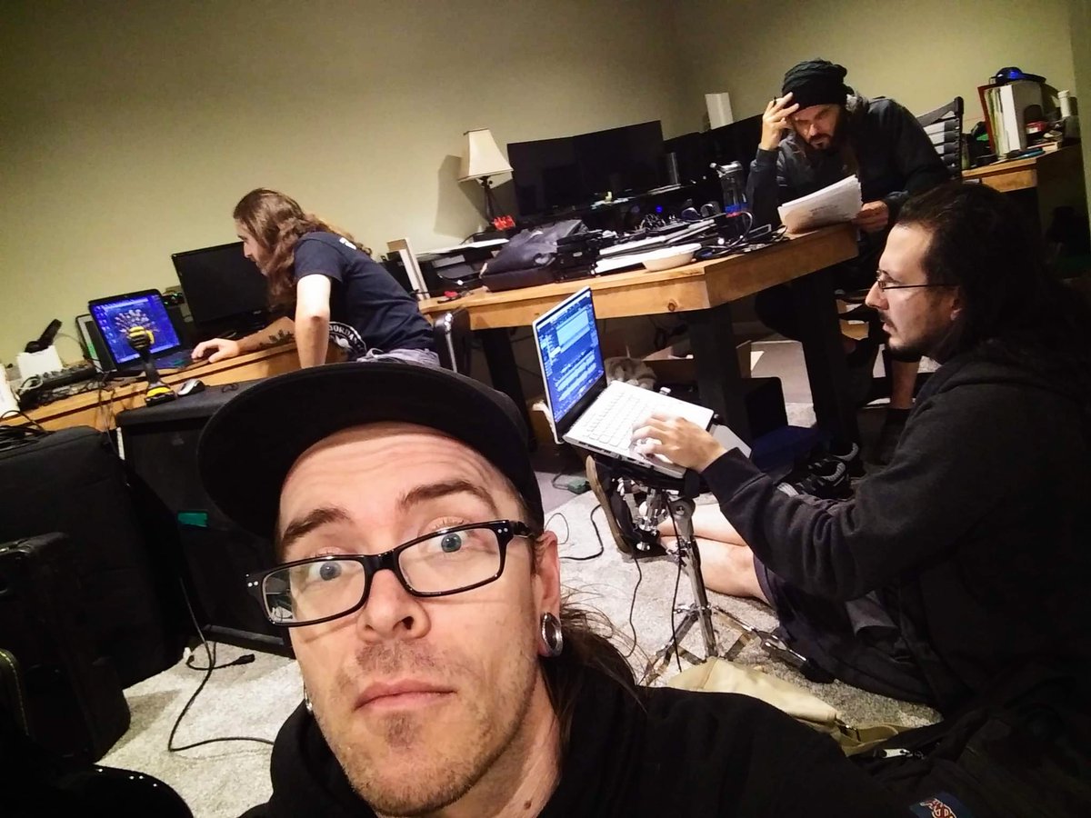 Silvertung1's tweet image. Selfie Sunday!
Feels so good to be tracking some new music ideas. Writing sessions going on in the Silvertung camp! 

How are you enjoying your Sunday?
 #selfiesunday #newmusicideas #Writingsessions #excitingvibes #sundayvibes #tracking #writing #newmusic  #silvertungmusic