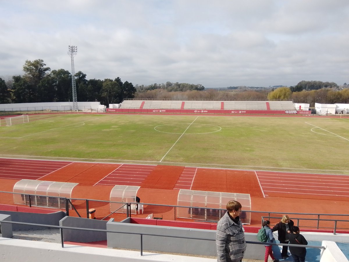 MaauriDelgado's tweet image. Boleterías abiertas

Desde hace media hora, se encuentran abiertas las boleterías del Estadio Silvestre Octavio Landoni, para el doble turno por la Copa de Clubes B. 

A las 14:00 abren fuego Molles y Wanderers; a las 16:00 Sportivo Yí VS Central. 

Entradas $200.. 
#AM960
