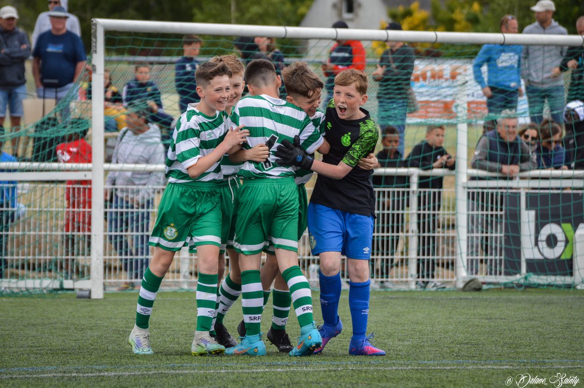 GwenedCup's tweet photo. Les @ShamrockRovers 𝐬’𝐢𝐦𝐩𝐨𝐬𝐞𝐧𝐭 en finale « Ligue des Champions » 🆚 le @RCSA (4-0) et 𝐫𝐞𝐦𝐩𝐨𝐫𝐭𝐞𝐧𝐭 cette 7ème édition ! 🏆✨

𝐅𝐞́𝐥𝐢𝐜𝐢𝐭𝐚𝐭𝐢𝐨𝐧𝐬 👏🏼👏🏼☘️ https://t.co/r9Y23RpZOb