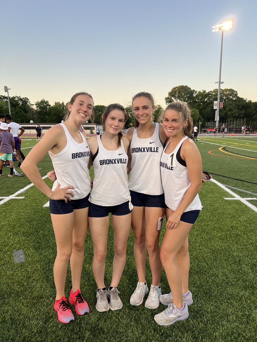 bxvgirlstrack's tweet photo. The 4x100, 4x400 and 4x800 is headed to the NYS Championships.  #bettertogether #broncostrong @sports_broncos @HaggertyNancy @lohudsports https://t.co/UN7xFbxSQr