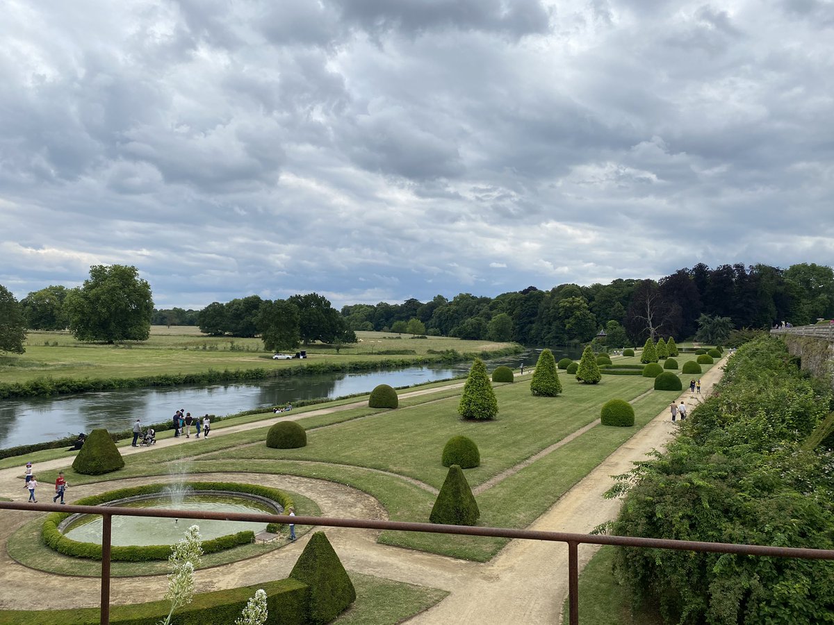 christinetaffo1's tweet photo. Fête des jardiniers #lelude ou comment déambuler dans les jardins du château tout en achetant des plantes 🪴🌻 https://t.co/1pNYh7YEdx