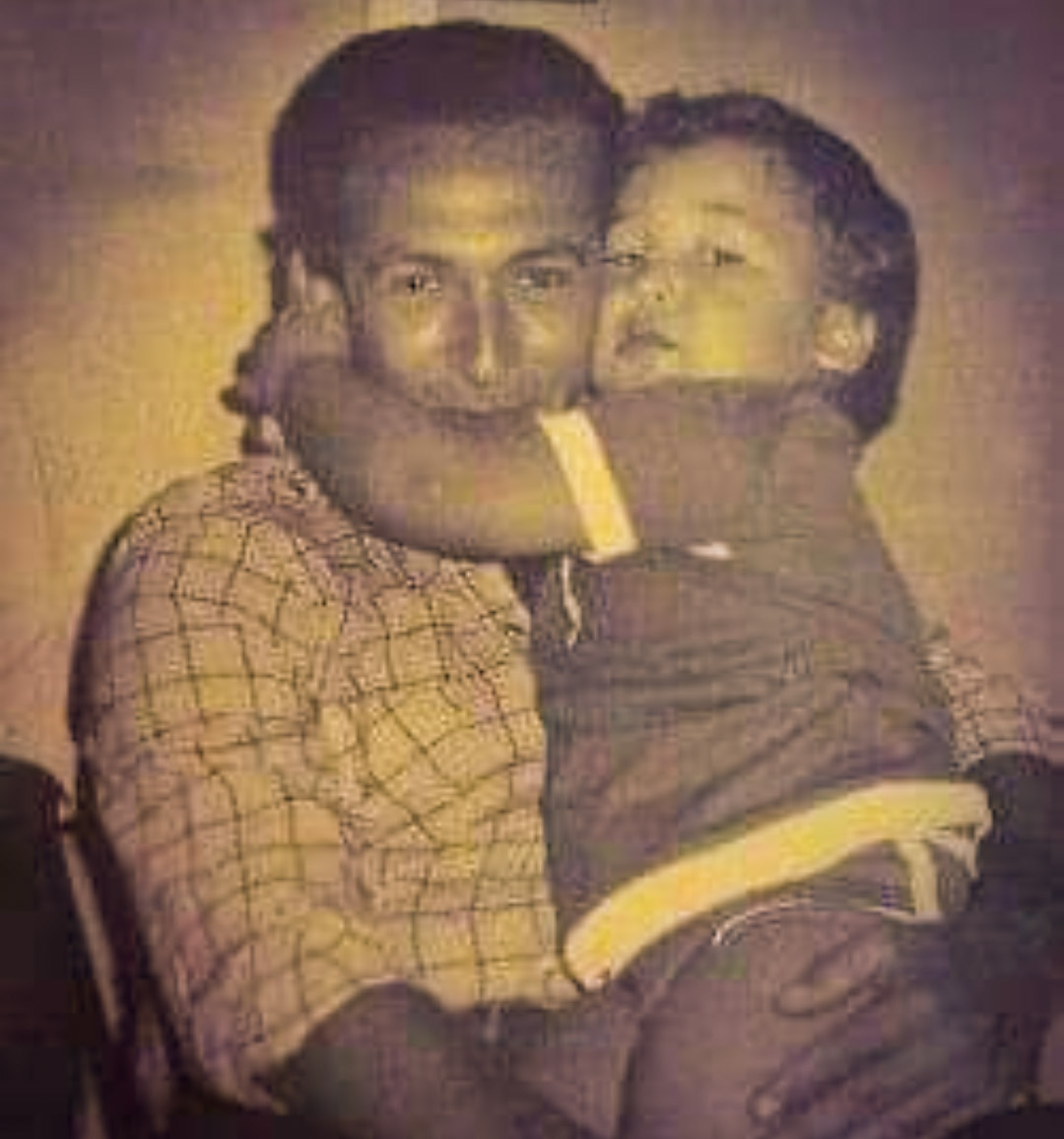 ArielRagues_'s tweet photo. Gracias familia por tanto amor. 
Te extraño mucho viejo. 

#miviejo #gracias #ricardoragues https://t.co/CvCxZvtv6A