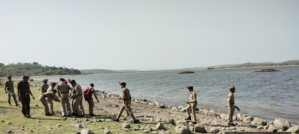 On the occasion of World Environment Day,Cdts of SR College Wanoja contributed in Puneet Sagar Abhiyan to clean water bodies in supervisor of Lt S Borchade of 11 Maharashtra Bn NCC Akola under aegis of Amravati Gp HQs #PuneetSagarAbhiyan #TideTurnerPlasticChallenge #UNEP_AsiaPac