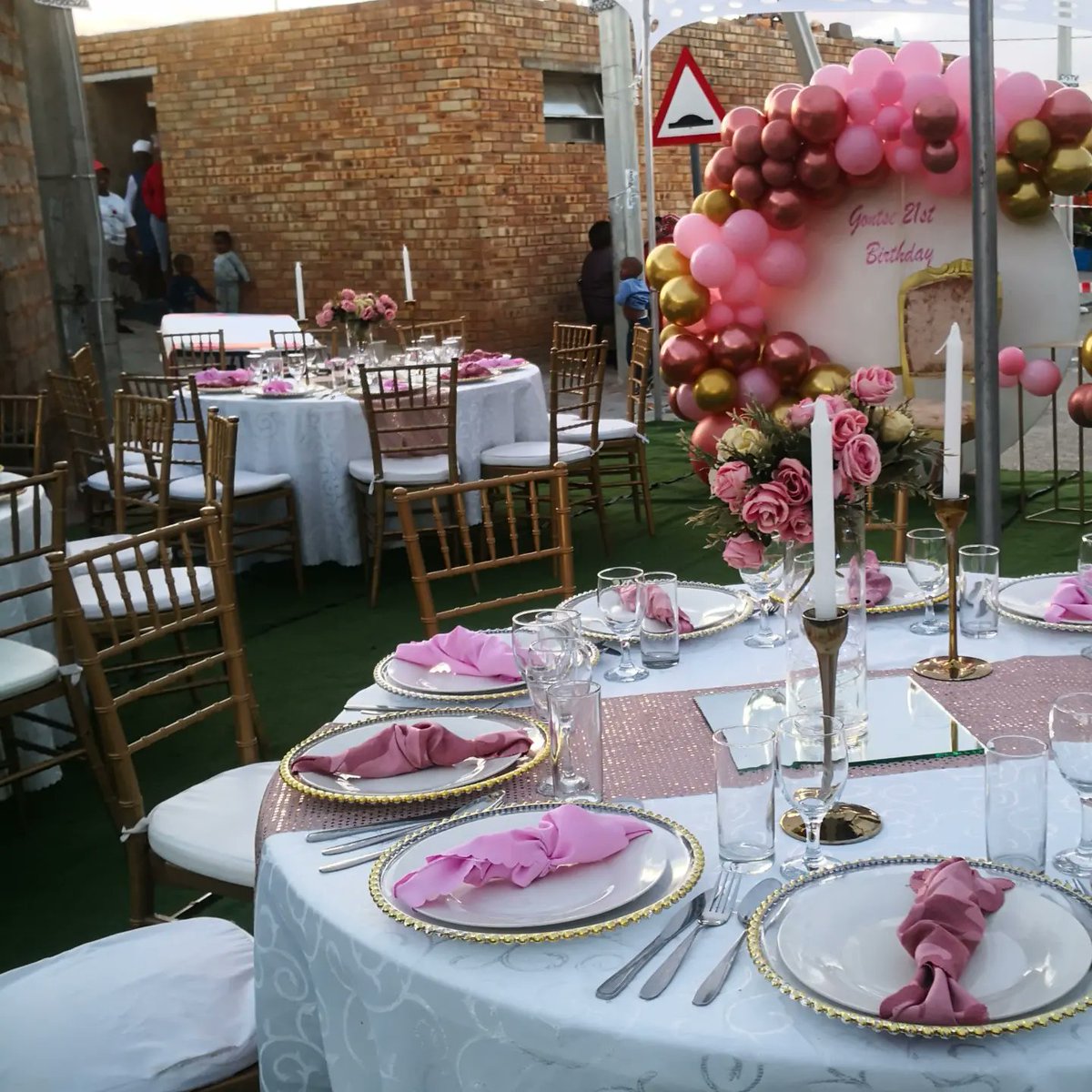 LindasDecor's tweet photo. 21st Birthday, decor by Linda Events
Alexandra
Thank you Gontse and your mom for entrusting us with such a special day in your lives.
For bookings &amp; enquiries on this decor and many more others,contact us on 0767693953 (also available on WhatsApp) or email info@lindaevents.co.za https://t.co/stCVkNpnwj