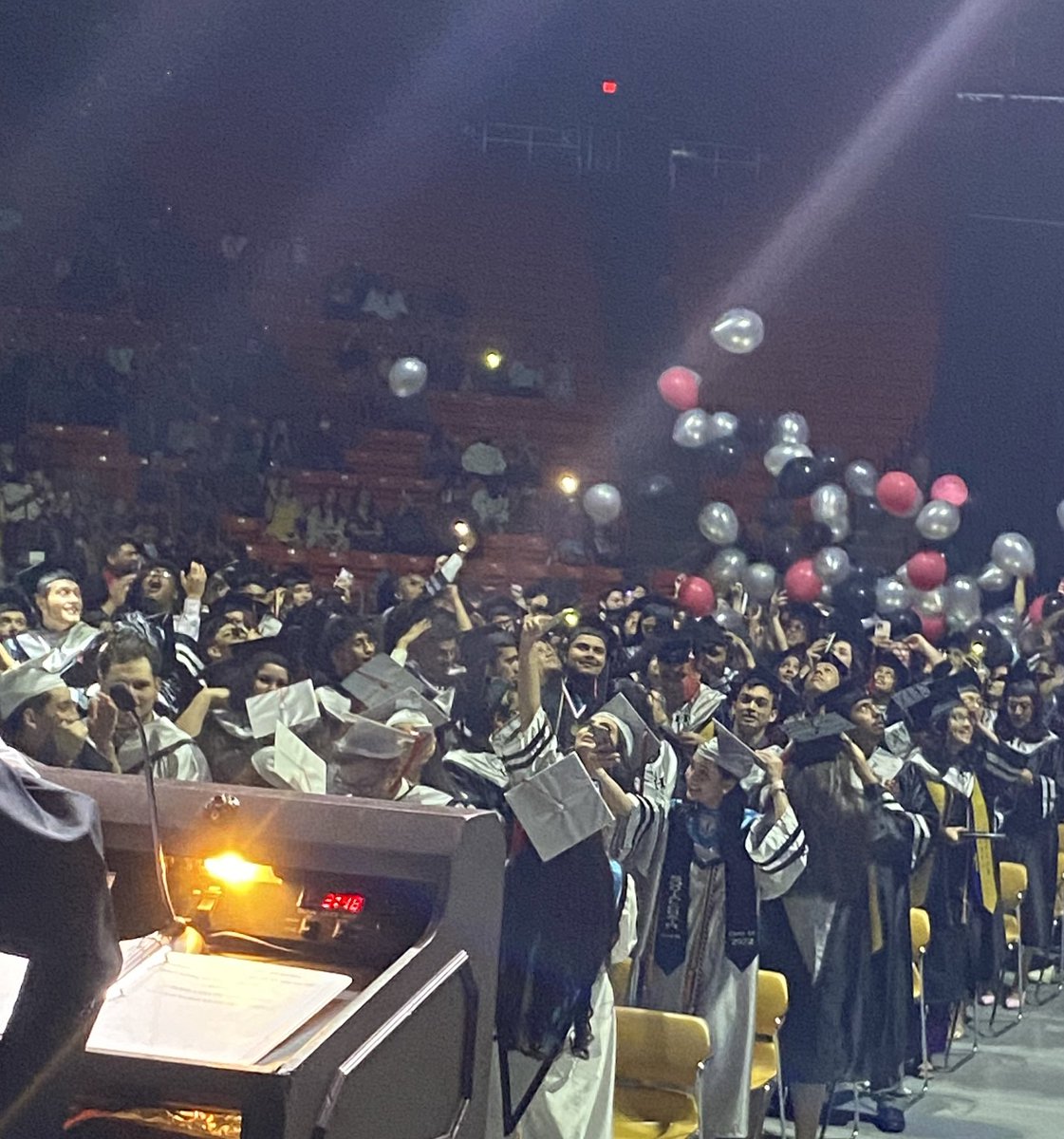 catherinedoc12's tweet image. Starting the day with the Kingdom of Champs! Congratulations to the Class of 2022. “Shoot for the stars. Work hard and surround yourself with people that value and appreciate your worth.” #tidepods #Rubensfirst #internetproblems #Goforit @RCadena2001LTD @YsletaISD