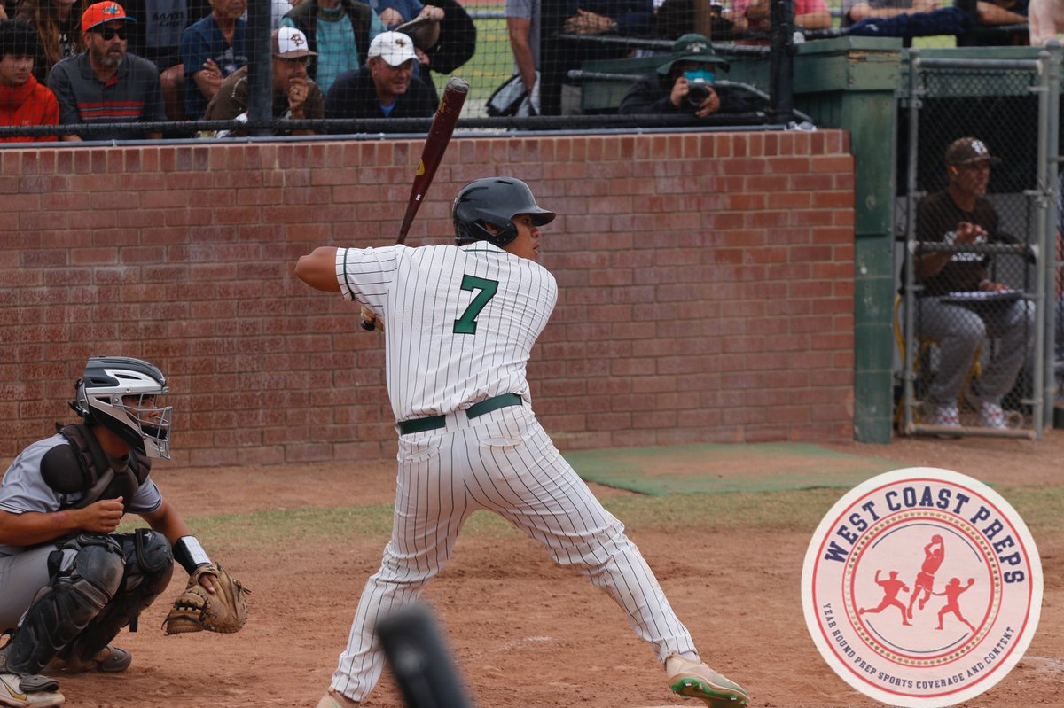 westcoastpreps_'s tweet photo. De La Salle was three outs away from a season-ending loss. 

The Spartans then completed an amazing comeback en route to a NorCal crown.

Story: https://t.co/zwf9BVcLOA https://t.co/uogInC8F6S