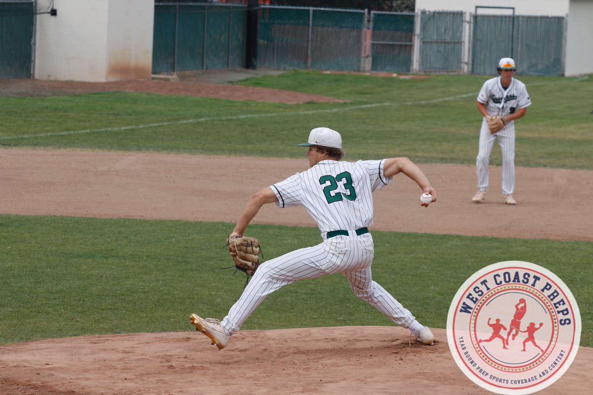 westcoastpreps_'s tweet photo. De La Salle was three outs away from a season-ending loss. 

The Spartans then completed an amazing comeback en route to a NorCal crown.

Story: https://t.co/zwf9BVcLOA https://t.co/uogInC8F6S