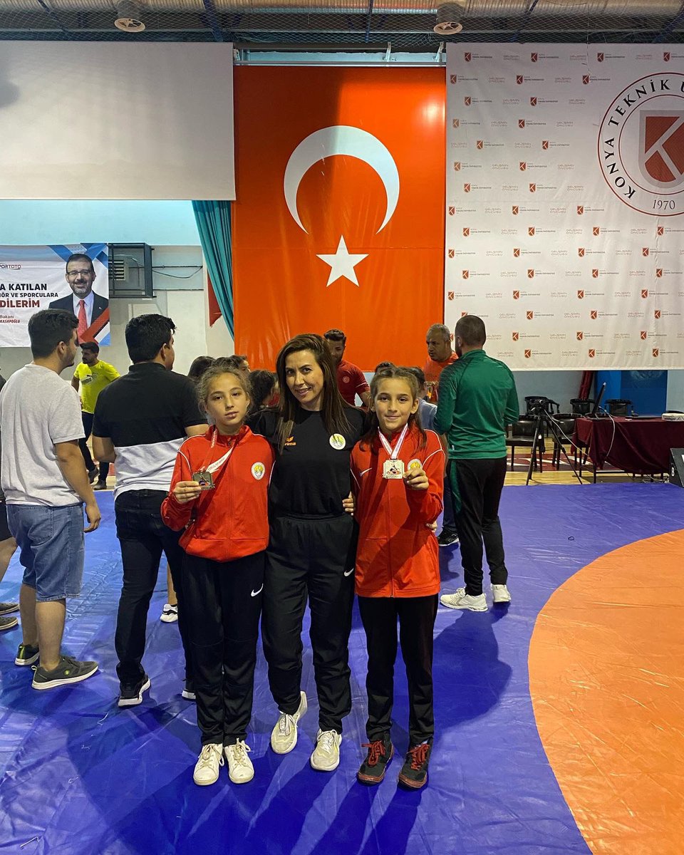 🇹🇷GÜREŞTE KÜRSÜYE DAMGA VURDUK🤼‍♀️

3-5 Haziran’da Konya’da düzenlenen U11 Türkiye Güreş Şampiyonasında Minik Kadınlarda Karabörtlen S. Göktuğ Ortaokulu öğrencimiz Ayça ÇOMAK Türkiye Şampiyonu🥇, Beyobası Y. Niyazi Pirci OO öğrencimiz Ceylin YILDIRIM Türkiye İkincisi 🥈 olmuştur.