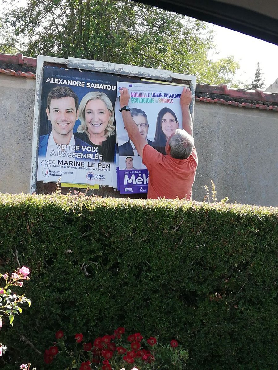 Oise3eCirco's tweet photo. Collage à #Crouy !
#nupes #legislatives #circo6003 https://t.co/LdXGLYKsKY