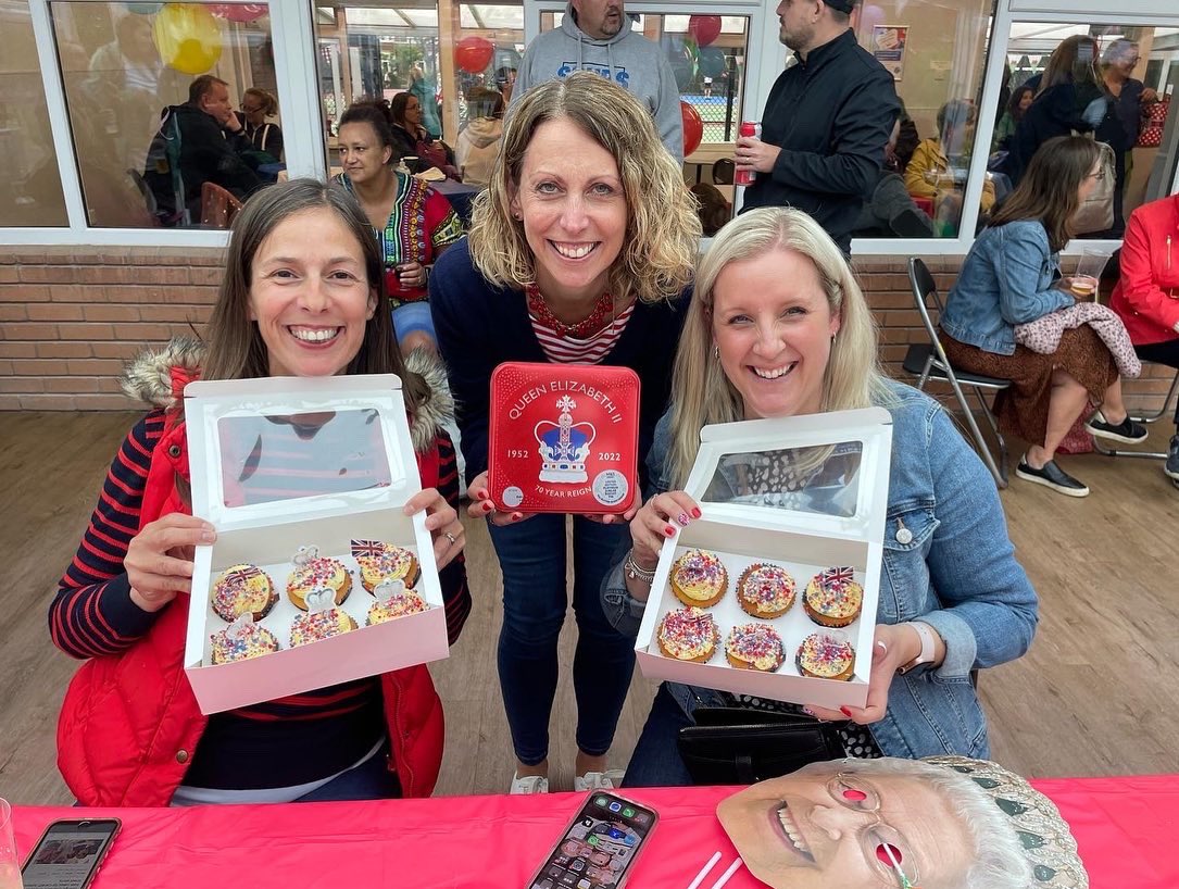 Karen (@karenbeale82) on Twitter photo Thank you <a href="/KensingtonRoyal/">The Prince and Princess of Wales</a> for the jubilee cakes π#llwynfedwgardens #jubilee #jubilee2022 @libby_chich @carlyj_84 @jennynihan Thank you <a href="/KensingtonRoyal/">The Prince and Princess of Wales</a> for the jubilee cakes π#llwynfedwgardens #jubilee #jubilee2022 @libby_chich @carlyj_84 @jennynihan