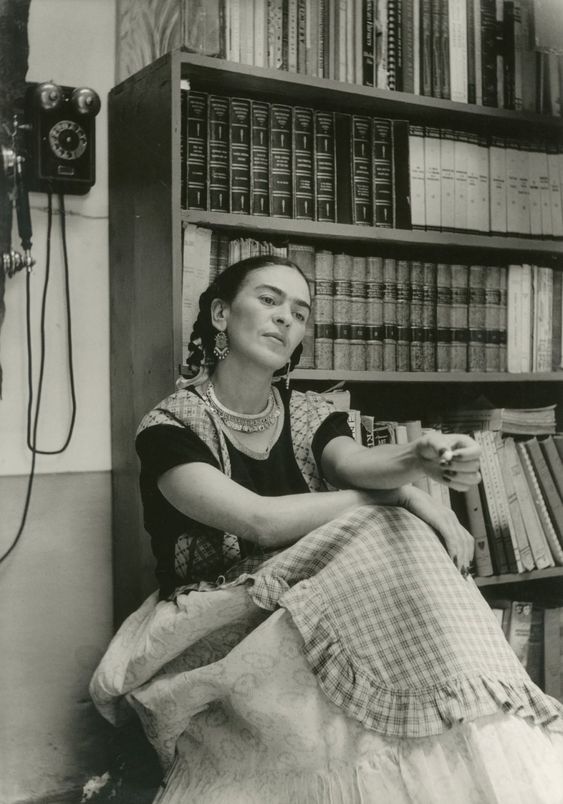 marinamaral2's tweet photo. “They are so damn 'intellectual' and rotten that I can't stand them anymore....I [would] rather sit on the floor in the market of Toluca and sell tortillas, than have anything to do with those 'artistic' bitches of Paris.” - Frida Kahlo. https://t.co/5kPLiW7FMV