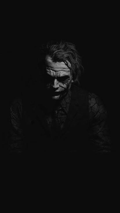 "Acredito que o que não nos mata simplesmente nos torna mais... estranhos!" 
Coringa - Batman Dark Night
#Coringa #Batman