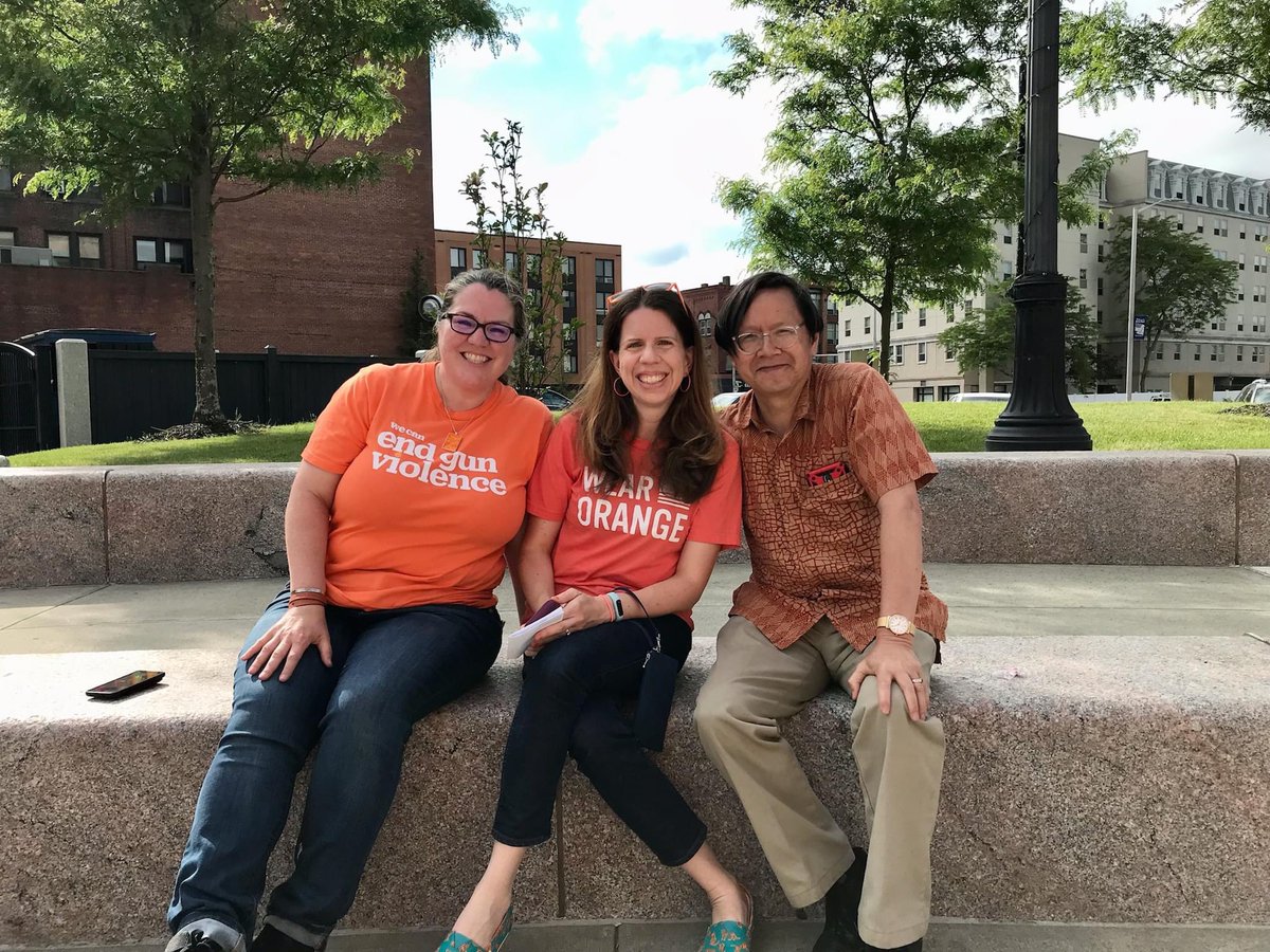CarolineOpine's tweet photo. #WearOrange in Brockton, MA– a powerful event honoring those lost to gun violence, uplifting the voices of survivors, &amp; raising awareness about the U.S. public health crisis that takes 110 lives daily. Together, we can build a future free from gun violence.  #mapoli @MomsDemand https://t.co/sakES8pwn9