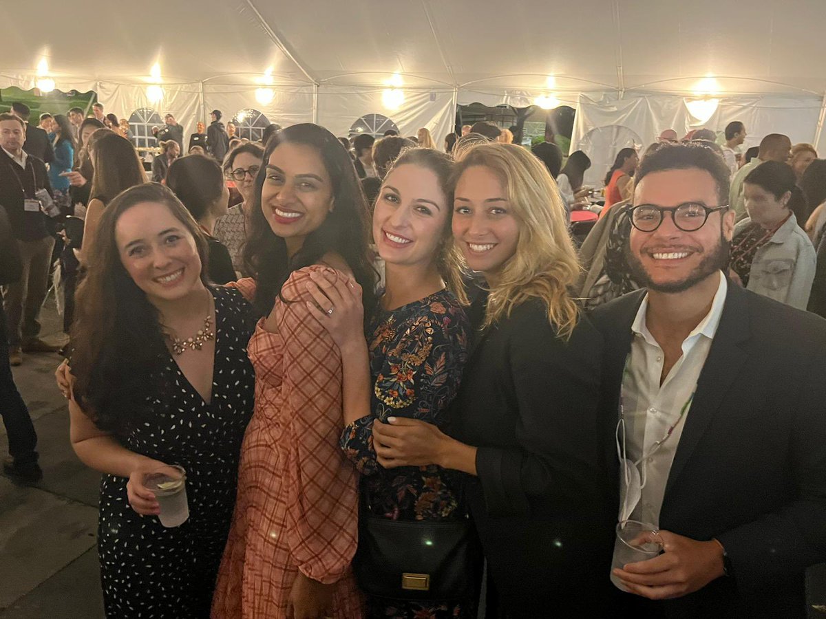 AlrightVic's tweet photo. Kahlegeee 🥰♥️ #Harvard2012 @Harvard https://t.co/mHl0CULkQv