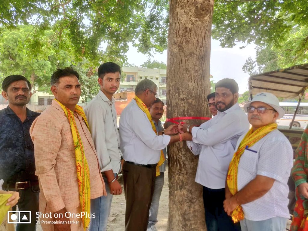 RedTapeMovement's tweet photo. Hundreds of #SavingsAgents of District #Mathura (#India) &amp; @SavingsMathura Mr #RajivSaxena organised @RedTapeMovement &amp; #pledged
#ForNature, #EcosystemRestoration, #GenerationRestoration &amp; #OnlyOneEarth on #WorldEnvironmentDay . https://t.co/Hw0Eh8Hf6U