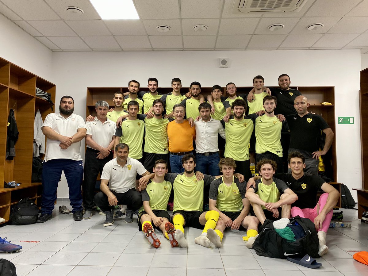 📸 Традиционная победная фотография «орлов» из раздевалки 

Запомните нас такими! 🦅

#Анжи #РоторАнжи