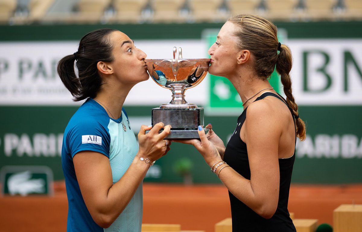 🏆🏆🇫🇷🎾🙌🏻🤩❤️
GAGNANTES DE @rolandgarros 2022 avec @KikiMladenovic !!!
#RolandGarros 

@All #LimitlessSport #LiveLimitless