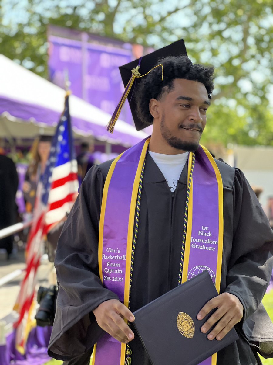 malcolmhoops's tweet photo. what carti say? no cap and gown ain’t go to class 👨🏾‍🎓 #RIPGrammy https://t.co/XUfh7tVaJO
