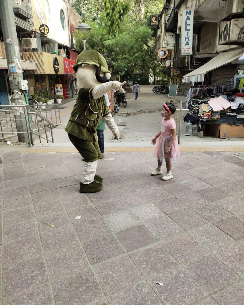 kunzum's tweet photo. Guess who came over to #Kunzum this weekend?
Shikari Shambhu spent his birthday visiting us. Did you get a chance to meet him? Share your photos and tag us with your favourite Tinkle comics.
#ShikariShambhu #TinkleComics #TinkleComicsStudio #365DayLitFest https://t.co/wyMryzDCNr