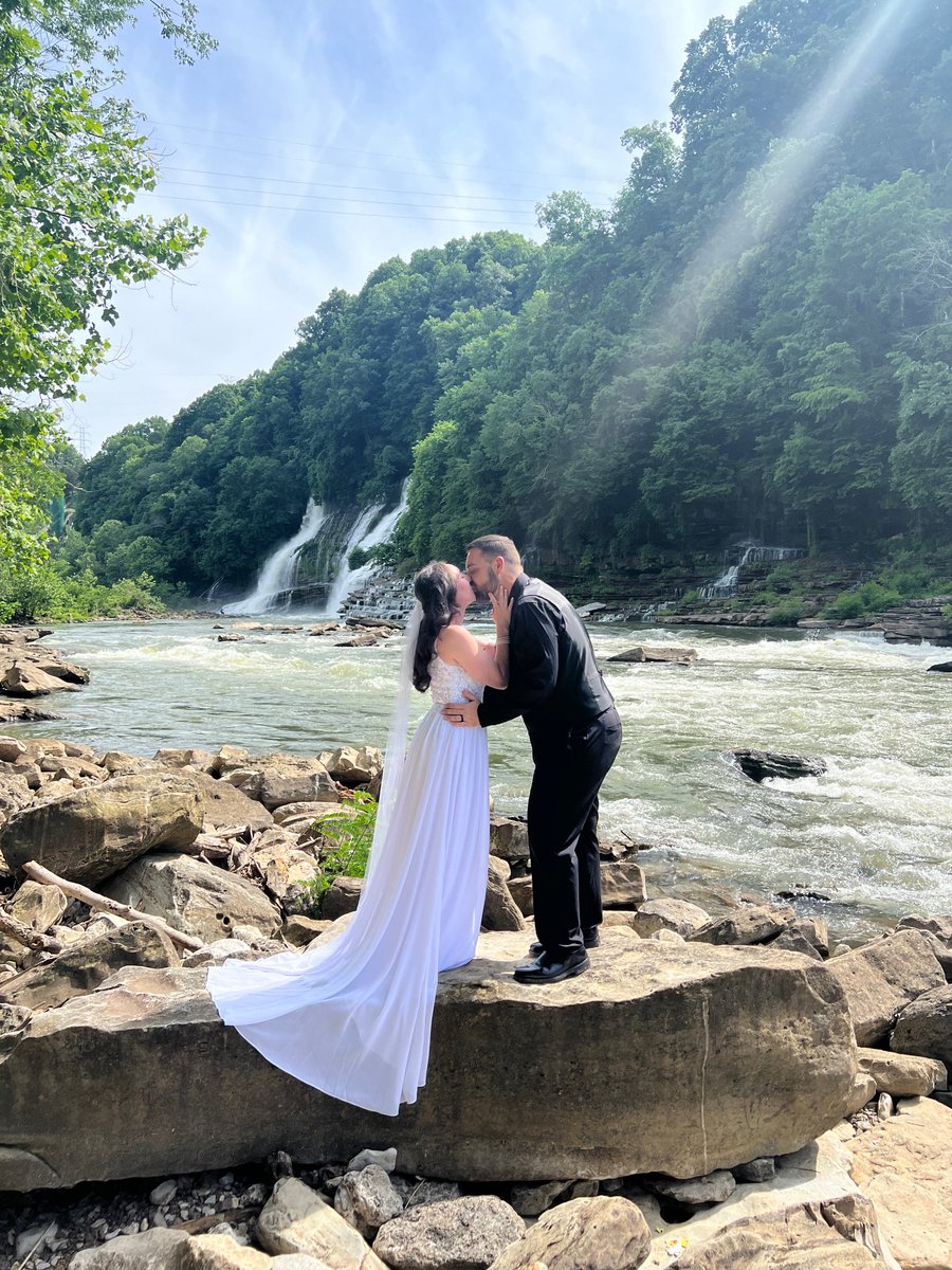 MercedesBenz_2's tweet photo. Yesterday was a perfect day to marry my best friend 🖤💍 https://t.co/BKWrfhtvV3