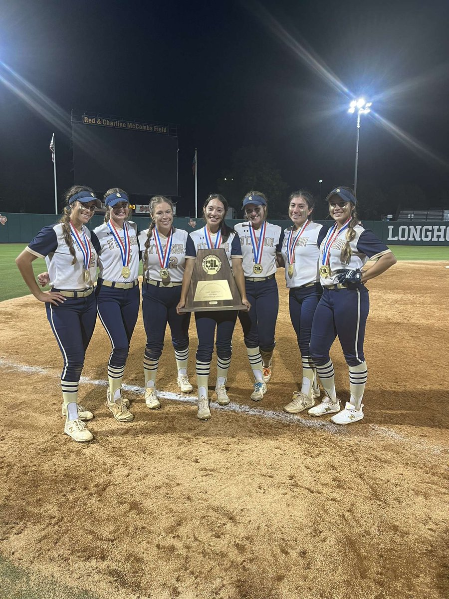 leighannn_11's tweet photo. winning a state championship on my home field is a moment i will remember forever. these girls made me love the game more than i knew could.🧡 #7signingout https://t.co/K07yUHUplY