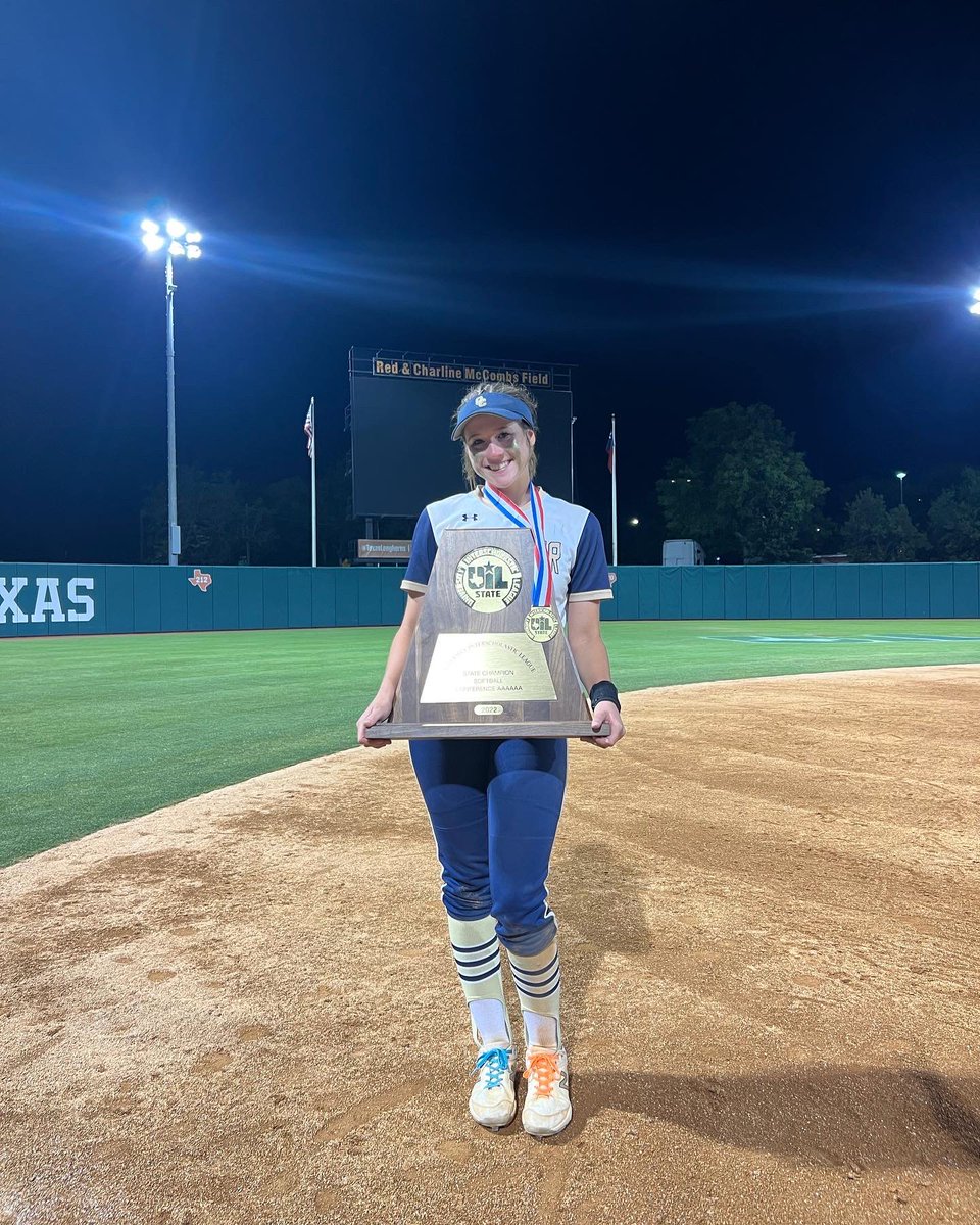 leighannn_11's tweet photo. winning a state championship on my home field is a moment i will remember forever. these girls made me love the game more than i knew could.🧡 #7signingout https://t.co/K07yUHUplY
